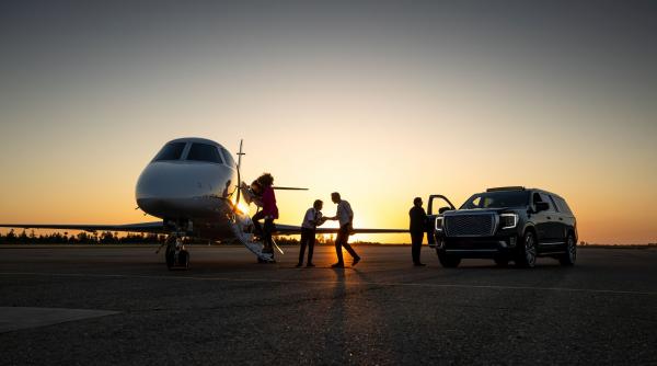 Super-bogații fug cu avioane private de războiul din Orientul Mijlociu, iar prețurile la chartere au explodat. Zborul de 1 milion €