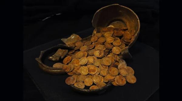 tezaur de monede din timpul revolutiei ruse in valoare de peste 500 000 de dolari descoperit sub o casa