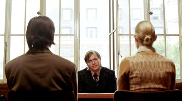 Tinerii din Gen Z merg cu părinții la interviuri și îi lasă să le negocieze salariul: ”Ce vă recomandă?”/”Mama”