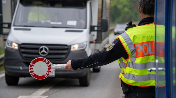 mae a emis o atentionare de calatorie pentru soferii care ajung in germania se prelungesc controalele la frontierele terestre