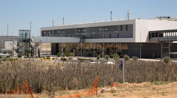 un aeroport fantoma de un miliard de euro nu a reusit sa fie vandut la un moment dat nici macar cu 10 000 de euro