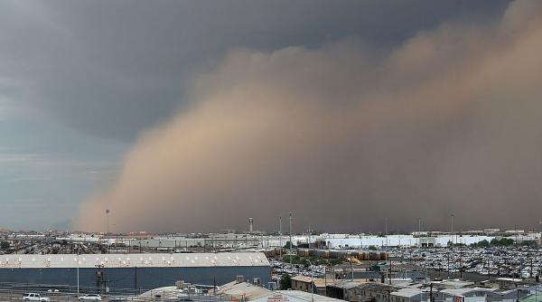 un val de praf saharian ajunge in europa furtuna regina a adus o ploaie insangerata in spania