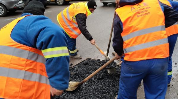 Asfalt surpat pe Șoseaua Mihai Bravu din București. Craterul are 1 metru pătrat, traficul e restricționat