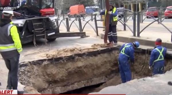 asfalt surpat pe soseaua mihai bravu din bucuresti craterul are 1 metru patrat traficul e restrictionat
