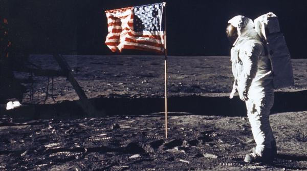 ce au spus de fapt astronautii apollo 11 cand au ajuns pe luna