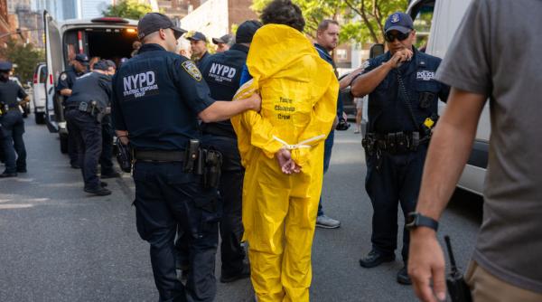 a fost activist pentru clima intr o zi fbi ul i a batut la usa