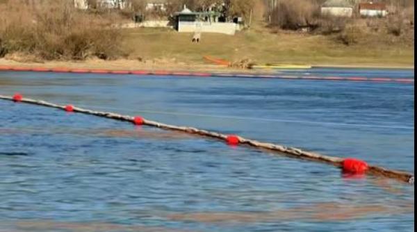 chisinaul declara stare de alerta de mediu pe nistru unda de poluare cu petrol continua sa se deplaseze in aval
