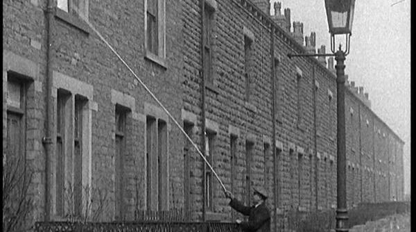 cum se trezeau oamenii inainte de ceasurile desteptatoare de la trezitori la betisoare de tamaie intre degetele de la picioare