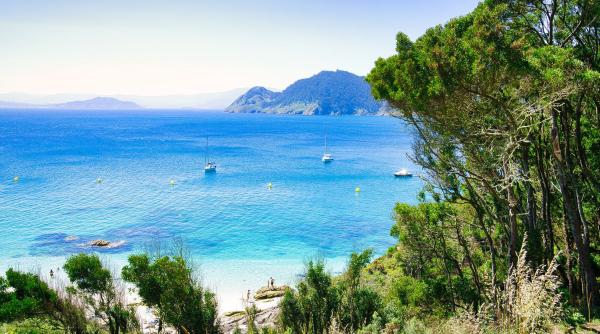 insula care a inlocuit dubaiul ca destinatie de vacanta pentru bogatii lumii cererile s au triplat in ultima saptamana