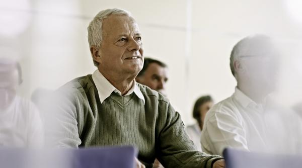 un nou inceput a avut mai multe cariere dar nicio diploma universitara apoi a devenit paleontolog la 62 de ani