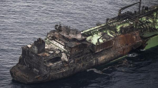 bomba cu ceas din marea mediterana un petrolier rusesc avariat pluteste in deriva in apropierea coastelor italiei