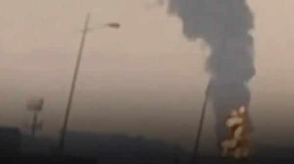 incendiu pe aeroportul international dubai o drona a lovit un rezervor de combustibil