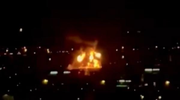 incendiu pe aeroportul international dubai o drona a lovit un rezervor de combustibil zborurile sunt suspendate