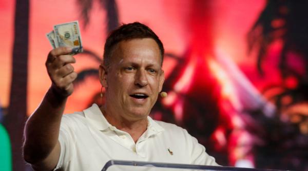 Miliardarul american Peter Thiel a organizat la Roma o conferință secretă despre Anticrist. Consilier al Papei: „Ar trebui ars pe rug?”