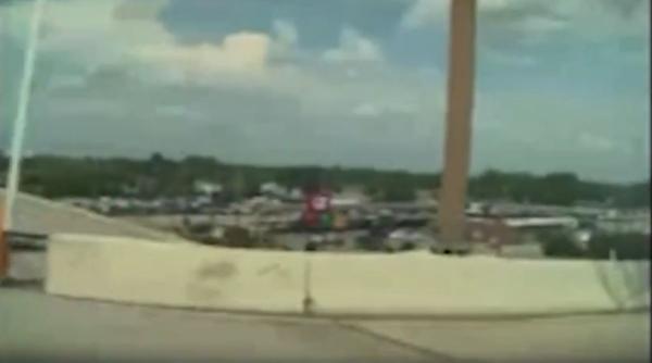 o femeie da in judecata tesla dupa ce cybertruck ul ar fi incercat sa o arunce de pe un pod