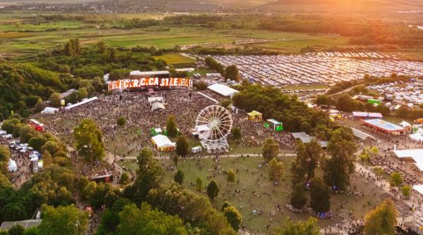 Electric Castle 2026. Lineup complet: The Cure, Teddy Swims, Nothing But Thieves și LP sunt pe listă. Și Keanu Reeves vine la Cluj
