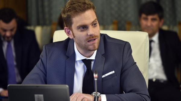 Fostul ministru Ilan Laufer, aflat pe trotinetă împreună cu gemenii săi, a fost accidentat de o șoferiță în București