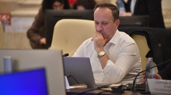 pnl sesizeaza cncd dupa iesirea nervoasa a lui adrian caciu din comisia de buget recidiveaza in atitudinea misogina si xenofoba