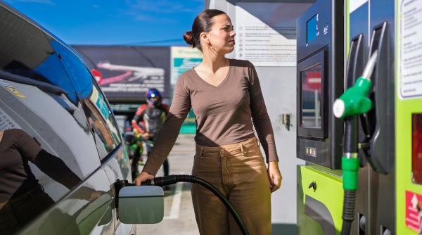 Cele mai mari preţuri la combustibili din istorie. Motorina a depăşit pragul de 10 lei pe litru, iar benzina se apropie de 9 lei