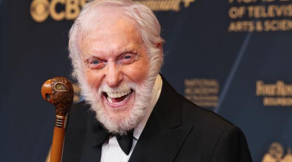dick van dyke isi atribuie longevitatea unui obicei iar stiinta il sustine legendarul actor are 100 de ani
