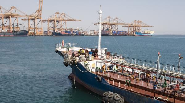 financial times petrolul din oman a depasit pragul de 150 de dolari barilul se cauta alternative pentru titeiul din orientul mijlociu