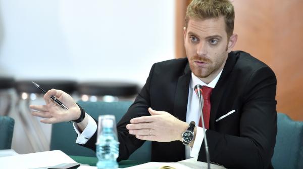 Ilan Laufer a fost amendat cu aproape 2.500 de lei în urma accidentului produs în timp ce era cu gemenii pe o trotinetă 