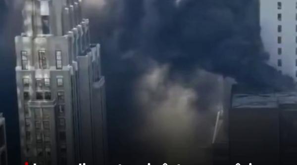 incendiu puternic intr un zgarie nori din manhattan chiar inainte de parada de sf patrick coloana de fum s a ridicat peste new york