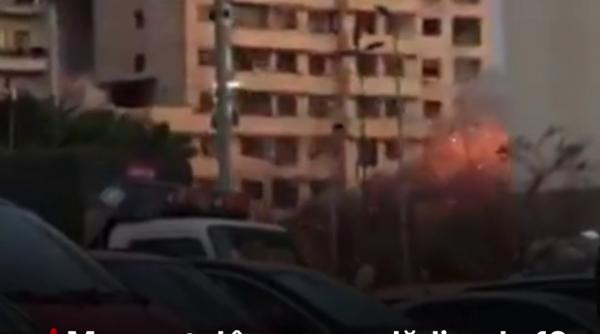 momentul in care o cladire de 12 etaje din centrul beirutului e pusa la pamant intr un atac al aviatiei israeliene