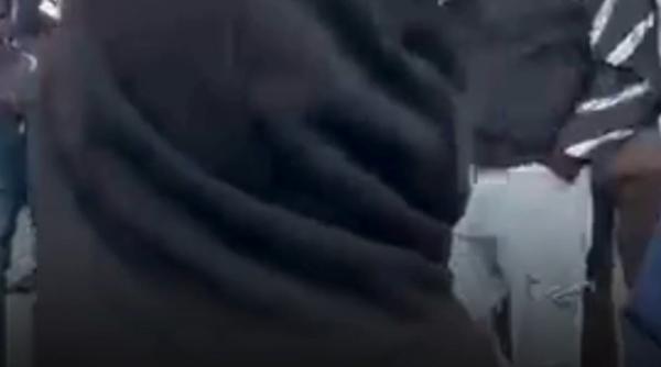 protest in gorj minerii sunt insotiti de jandarmi iar traficul este blocat de politia rutiera