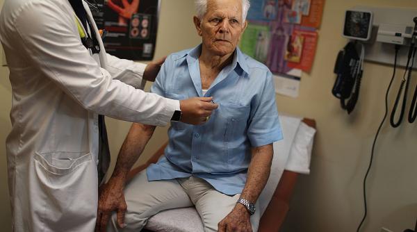 Românii nu își mai permit să meargă la doctor: amână vizitele și 8 din 10 spun că ar prefera să plătească în rate