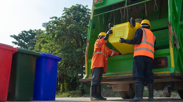 Colectarea gunoiului a fost suspendată într-un oraș din Thailanda, după ce autoritățile locale au rămas fără motorină