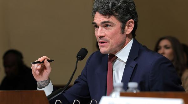 FBI a deschis o anchetă împotriva lui Joe Kent, fost șef al Centrului antiterorism din SUA, care a demisionat și l-a criticat pe Trump