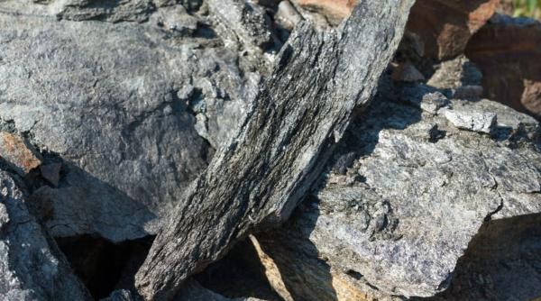 salrom pasi spre reluarea la baia de fier a exploatarii grafitului aurul negru al masinilor electrice