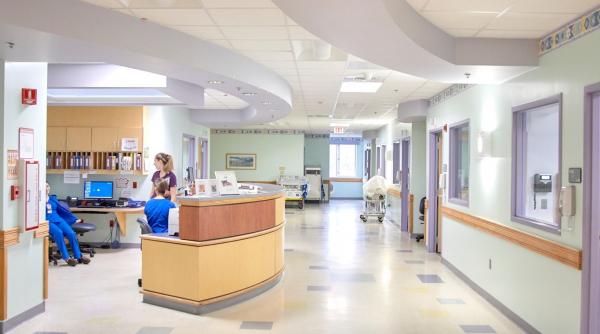 Un spital a dat în judecată o pacientă care n-a mai vrut să plece din salon nici după cinci luni de la externare