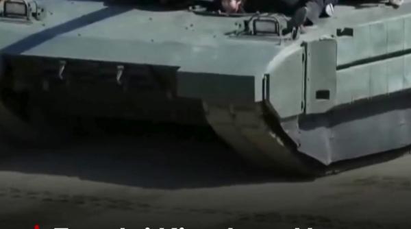 fata lui kim jong un a condus un tanc la un exercitiu militar
