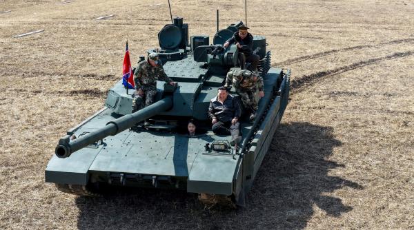 fata lui kim jong un a condus un tanc la un exercitiu militar imagini care dezvaluie o data in plus planurile pentru coreea de nord