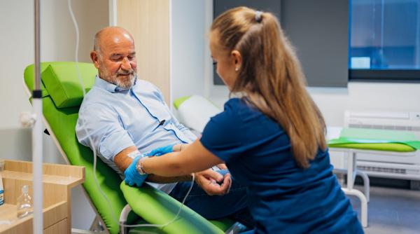 martorii lui iehova le dau voie membrilor sa primeasca transfuzii cu o conditie sa fie sangele lor