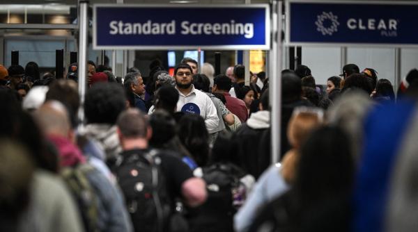 elon musk se ofera sa plateasca salariile agentilor de control din aeroporturi un nou shutdown partial a paralizat transporturile sua