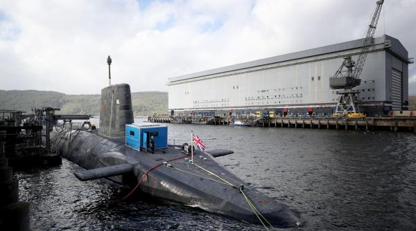 O româncă a fost arestată după ce a încercat să intre în baza de submarine nucleare Faslane. Era însoțită de un iranian