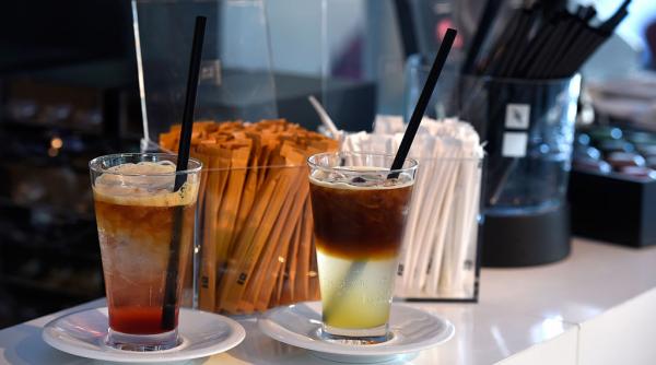 un nou tip de cafea a devenit virala in italia ce contine espresso bomb care promite efecte energizante si anti mahmureala