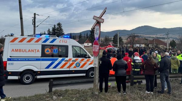 Căruţă lovită de tren în Miercurea Ciuc. O femeie a murit, un bărbat și trei copii sunt răniţi, printre care un bebeluş