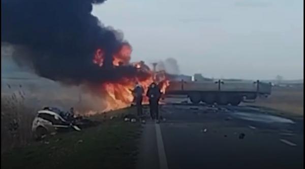 accident violent in judetul vaslui un autocamion a luat foc dupa impact circulatie blocata pe ambele sensuri