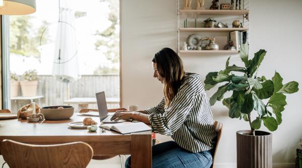o femeie din sua pe care firma nu a lasat o sa lucreze de acasa primeste despagubiri de 22 5 milioane de dolari