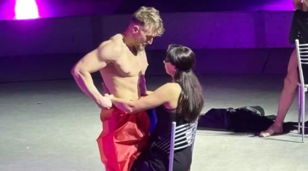 scandal urias dupa ce tricolorul a fost folosit intr un spectacol de striptease la circul de stat din bucuresti