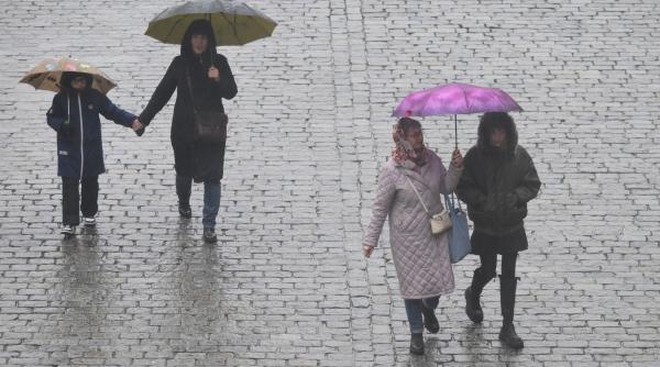 Schimbări bruște de temperaturi și ploi în toată țara. Prognoza meteo pentru următoarele două săptămâni