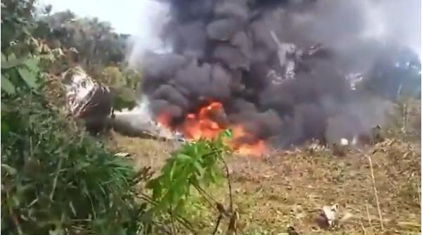 un avion de tip hercules care apartine armatei columbiene s a prabusit in sudul columbiei la bord se aflau circa 100 de militari