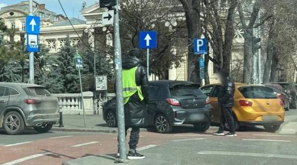 primaria bucuresti anunta ca le a dat parcagiilor amenzi in valoare de 22 000 lei ce pot face soferii care sunt abordati de acestia
