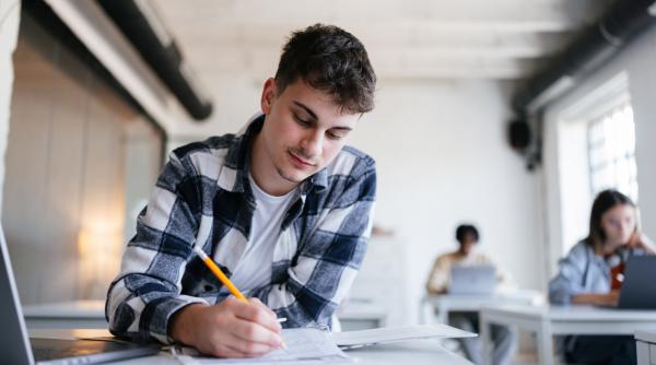 simulare bac 2026 elevii sustin proba scrisa obligatorie a profilului