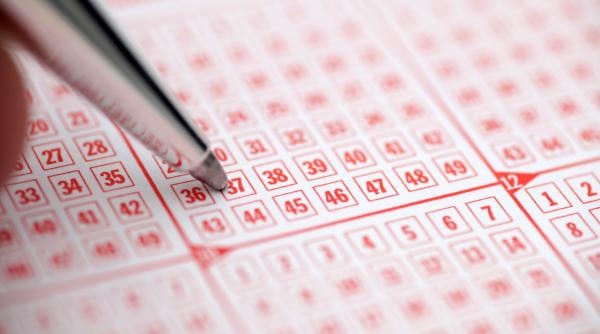 un jucator la loto a pierdut un castig de 1 5 milioane de euro pentru ca fara sa si dea seama casierul i a furat biletul