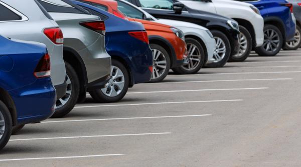 bucurestenii cu masini electrice sau hibrid nu vor mai parca gratuit in oras proiectul ar urma sa intre in vigoare la 1 mai